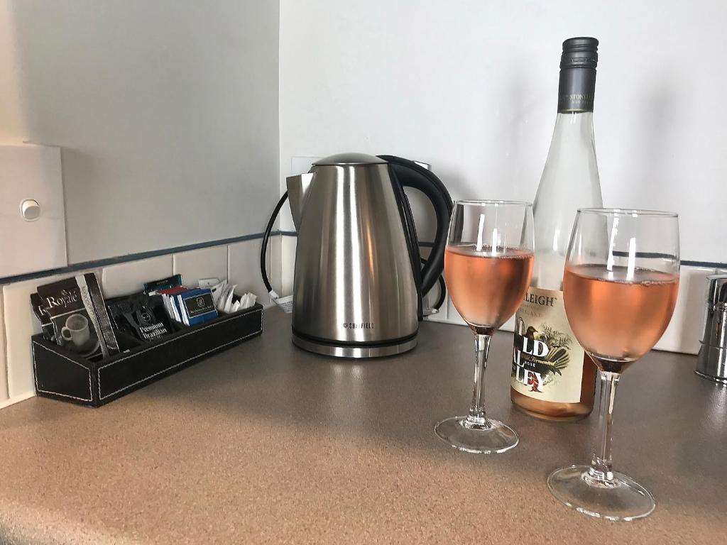 CARNMORE HOTEL TAKAPUNA-guestroom-Guest Room,Guest Room Amenity,On-Site.jpg
