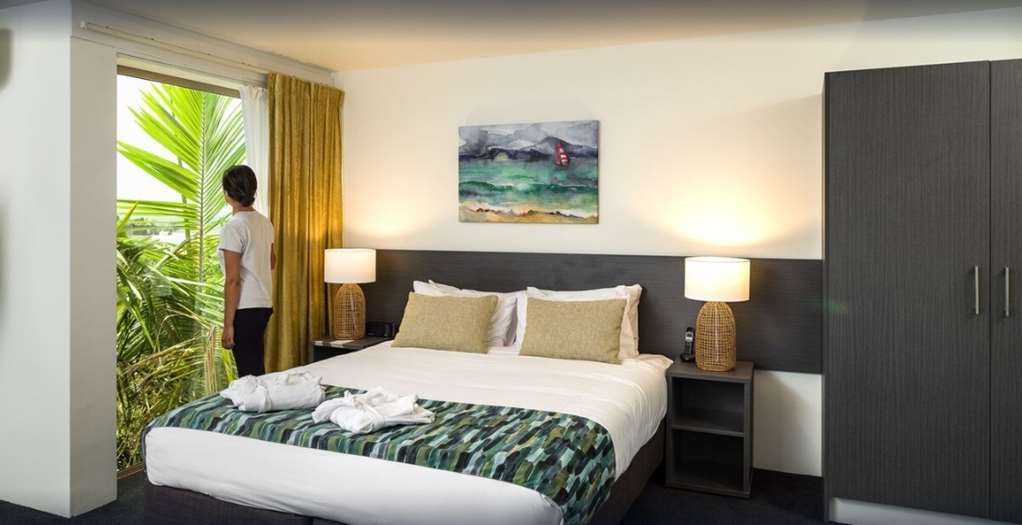 CARNMORE HOTEL TAKAPUNA-guestroom-Guest Room,On-Site.jpg