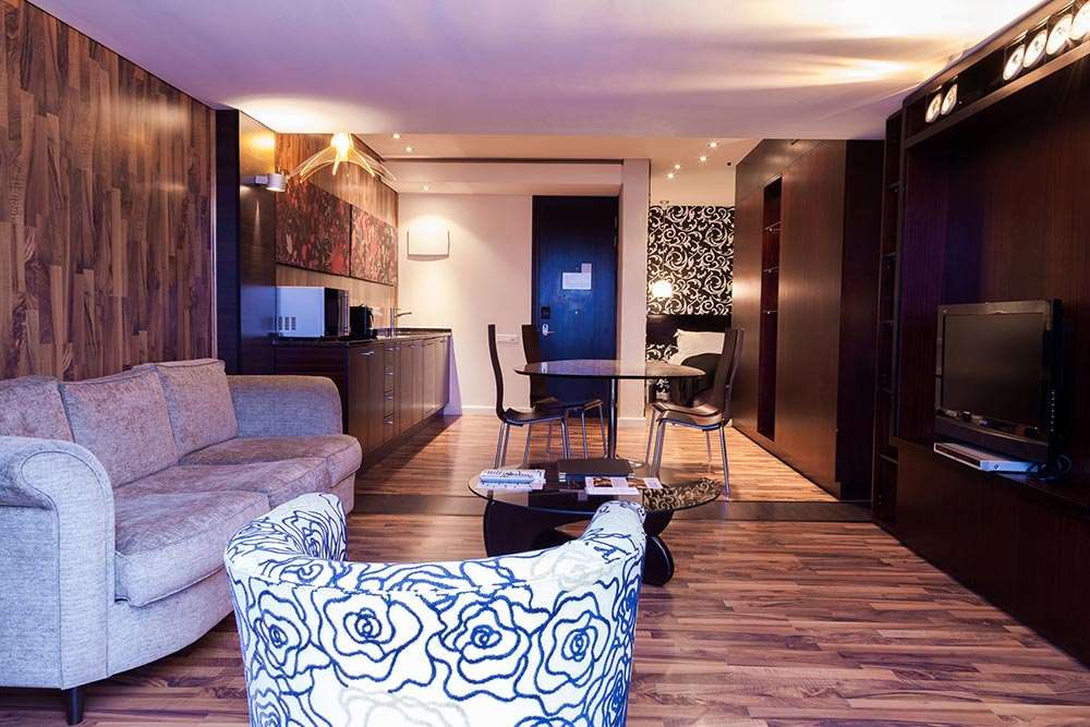 COLOSSEUM HOTEL-guestroom-Guest Room,On-Site.jpg