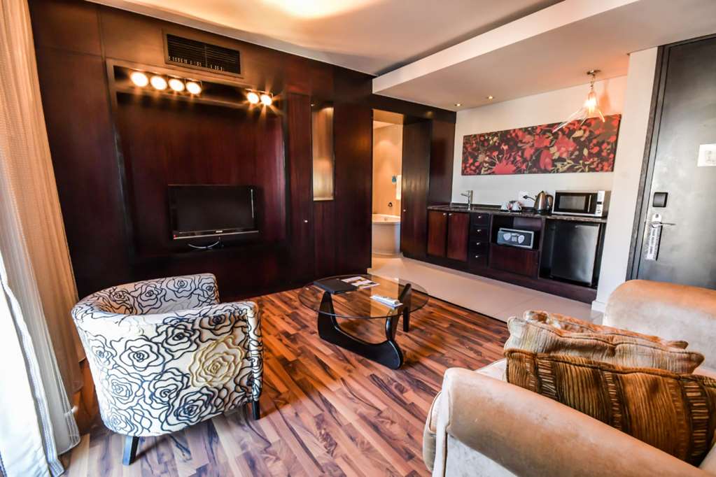 COLOSSEUM HOTEL-guestroom-Guest Room,Suite,On-Site.jpg
