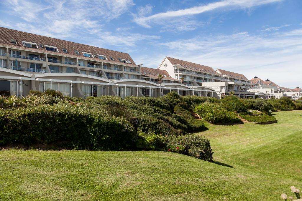 Dolphin Beach Hotel