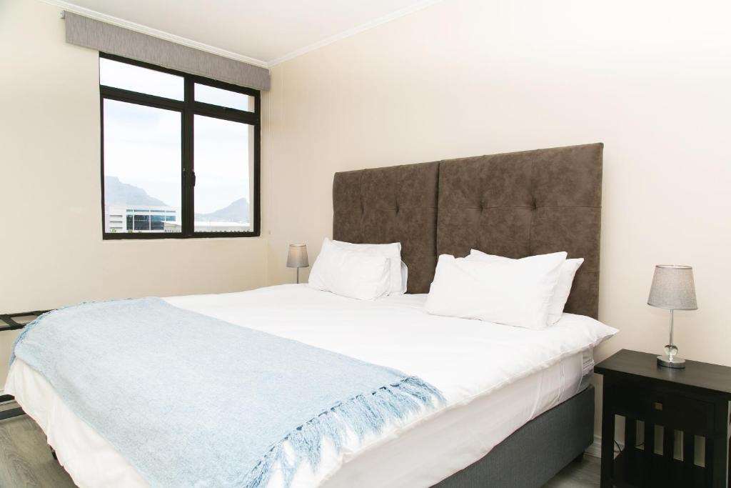 ISLAND CLUB HOTEL AND APARTMENTS-guestroom-Guest Room,On-Site.jpg