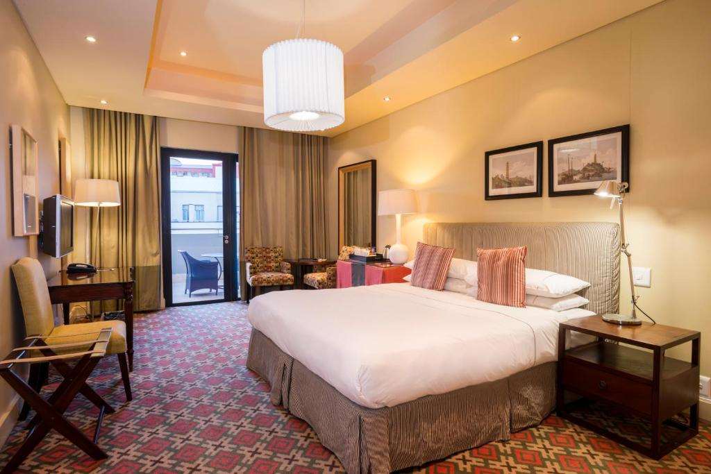 ROYAL PALM-guestroom-Guest Room,Suite,On-Site.jpg