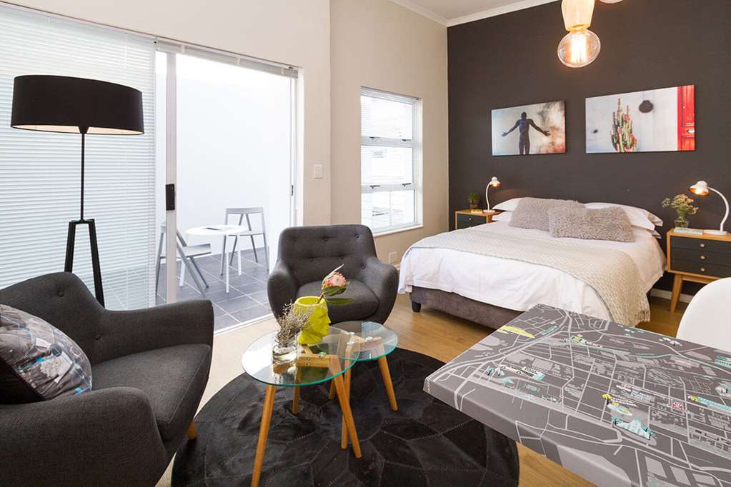 WINK QUIVER TREE-guestroom-Guest Room,On-Site.jpg