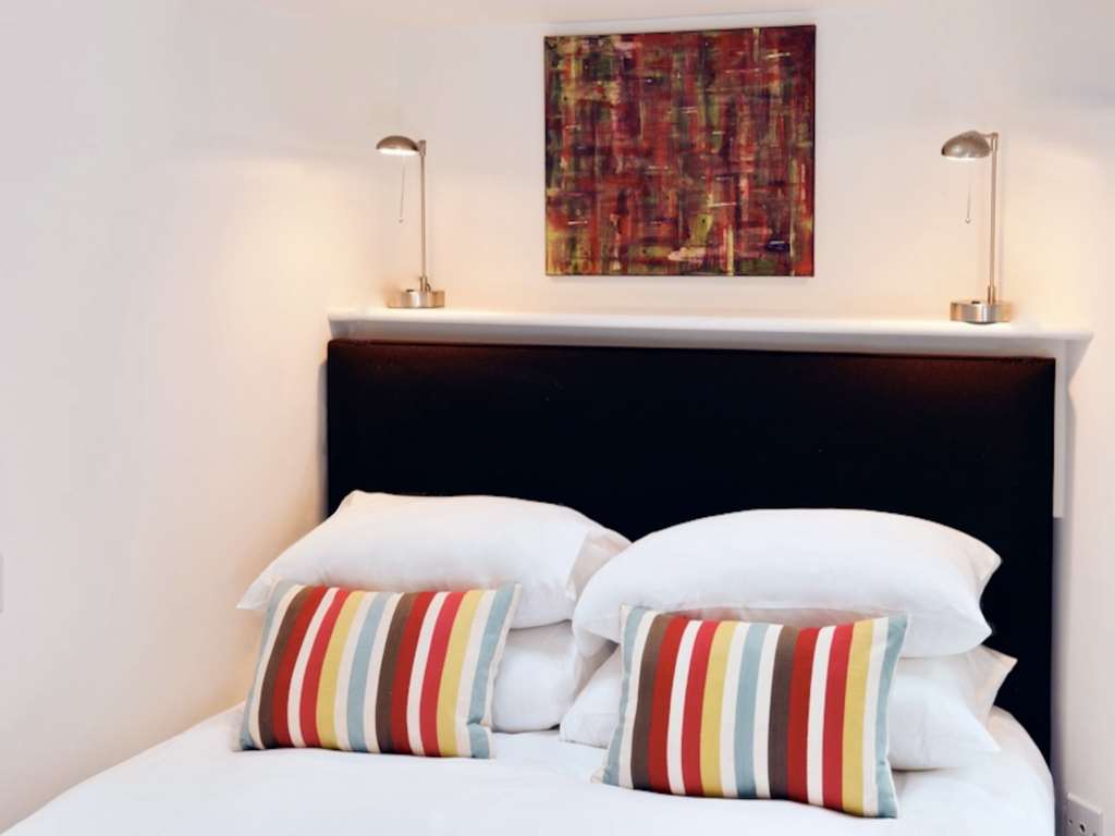 YOUR SPACE CAMBRIDGE PLACE-guestroom-Guest Room,On-Site.jpg