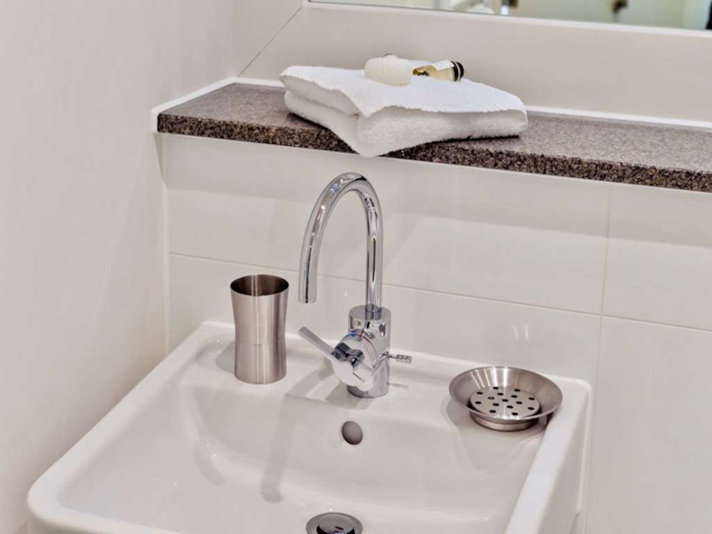 YOUR SPACE CAMBRIDGE PLACE-guestroom-Guest Room,Bathroom,On-Site.jpg