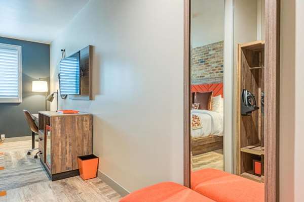  - Hotel Lexen Newhall