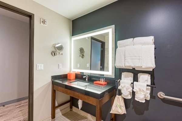  - Hotel Lexen Newhall