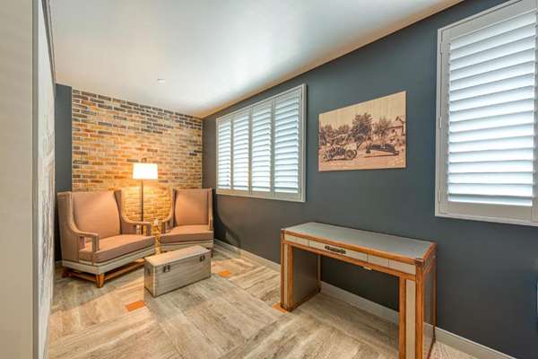  - Hotel Lexen Newhall