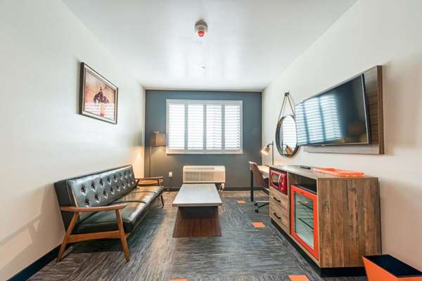  - Hotel Lexen Newhall