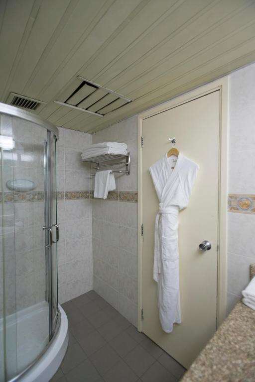 HOTEL MUSCAT HOLIDAY-guestroom-Guest Room,Bathroom,On-Site.jpg