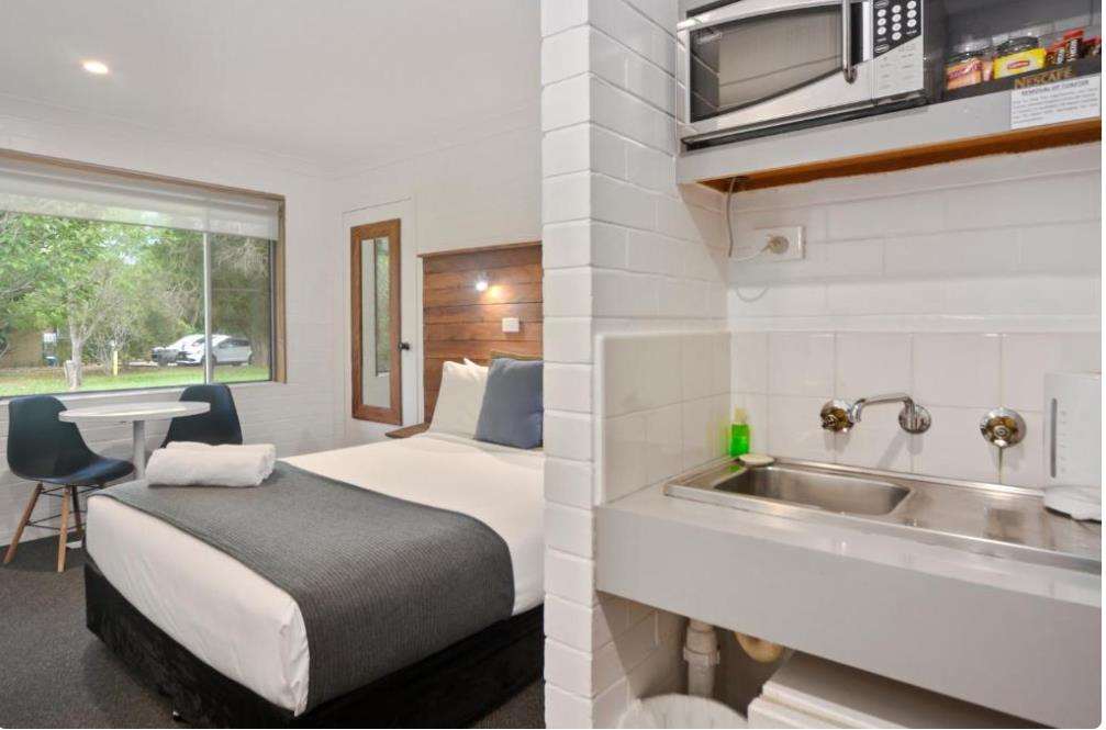 PLEASANT WAY RIVER LODGE-guestroom-Guest Room,On-Site.jpg