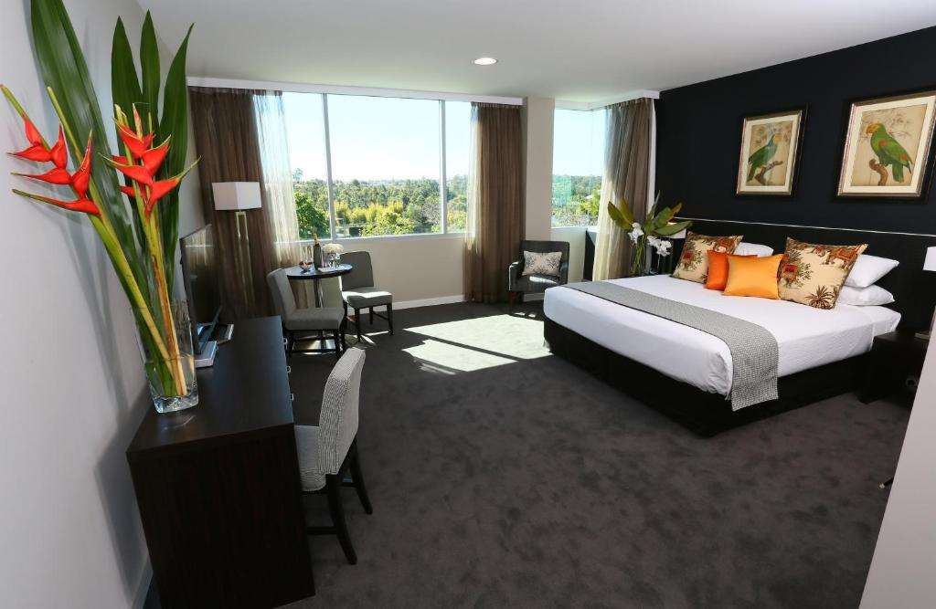 SPRINGFIELD LAKES HOTEL-guestroom-Guest Room,On-Site.jpg