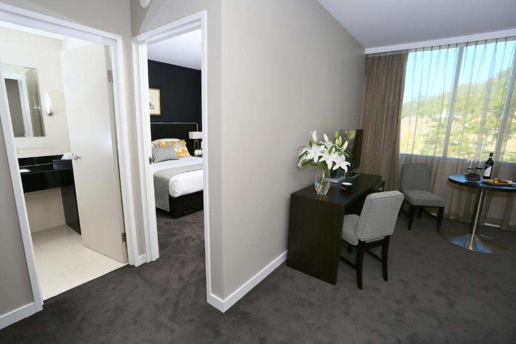 SPRINGFIELD LAKES HOTEL-guestroom-Guest Room,Suite,On-Site.jpg