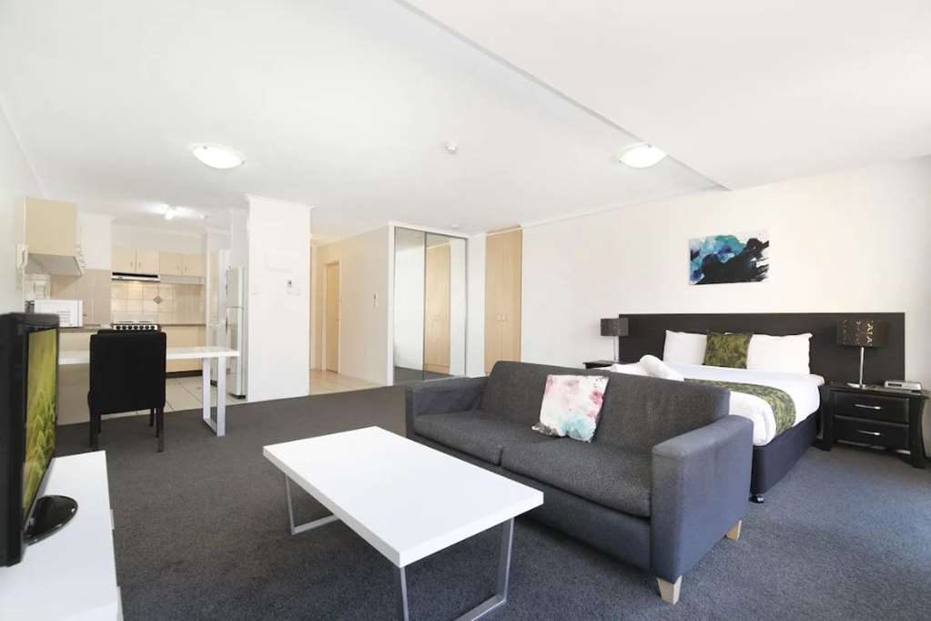 THE ASTOR APARTMENTS-guestroom-Guest Room,On-Site.jpg