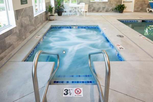 Pool - Country Inn at Camden Rockport