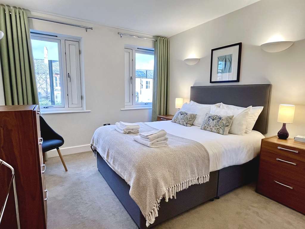 THE HAMILTONS-guestroom-Guest Room,On-Site.jpg