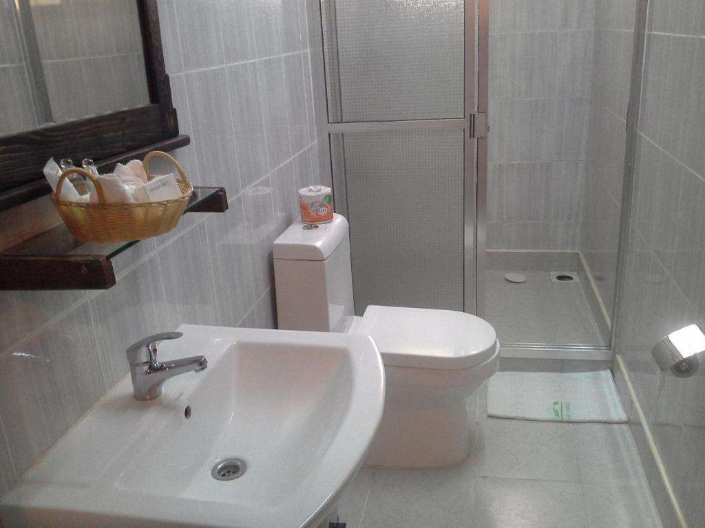 THE MILIMANI LODGE-guestroom-Guest Room,Bathroom,On-Site.jpg