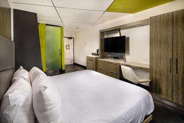  - Moment Hotel Sunset Los Angeles