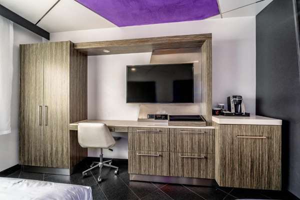  - Moment Hotel Sunset Los Angeles