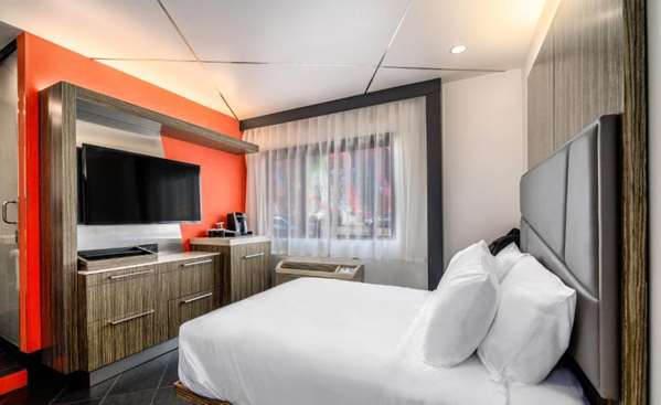  - Moment Hotel Sunset Los Angeles