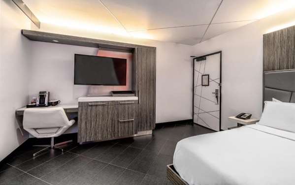  - Moment Hotel Sunset Los Angeles