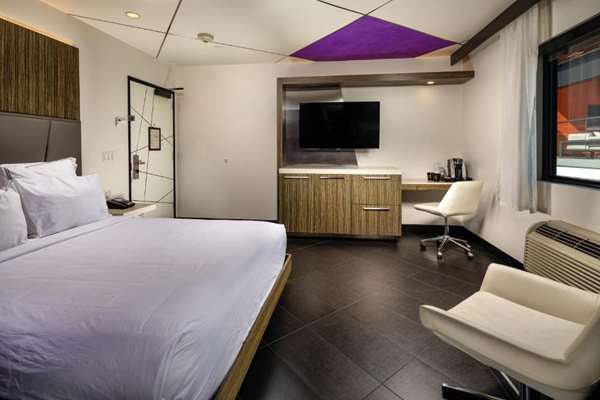  - Moment Hotel Sunset Los Angeles