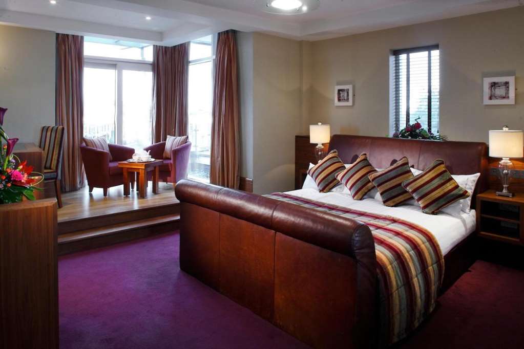 TULLAMORE COURT HOTEL-guestroom-Guest Room,On-Site.jpg