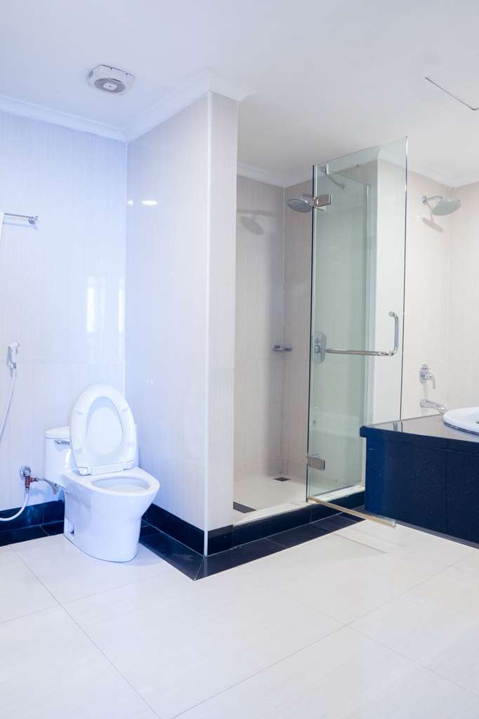 PEACOCK HOTEL-guestroom-Guest Room,Bathroom,Suite,On-Site.jpg
