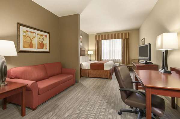  - Seffner Inn & Suites - I-4, Exit 10