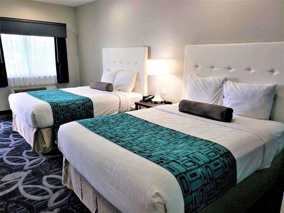 2 Queen Beds Non-Smoking image
