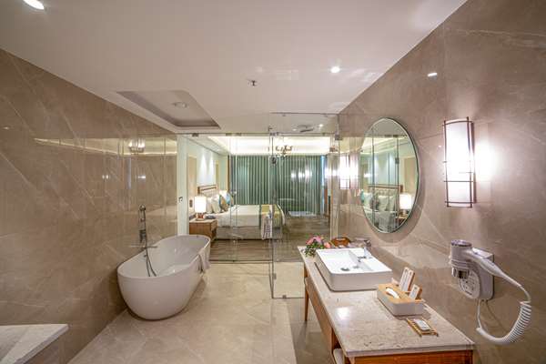 Bathroom,Suite,On-Site