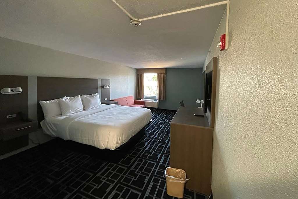 BAYMONT BY WYNDHAM EAST RIDGE-guestroom-Guest Room,On-Site.jpg