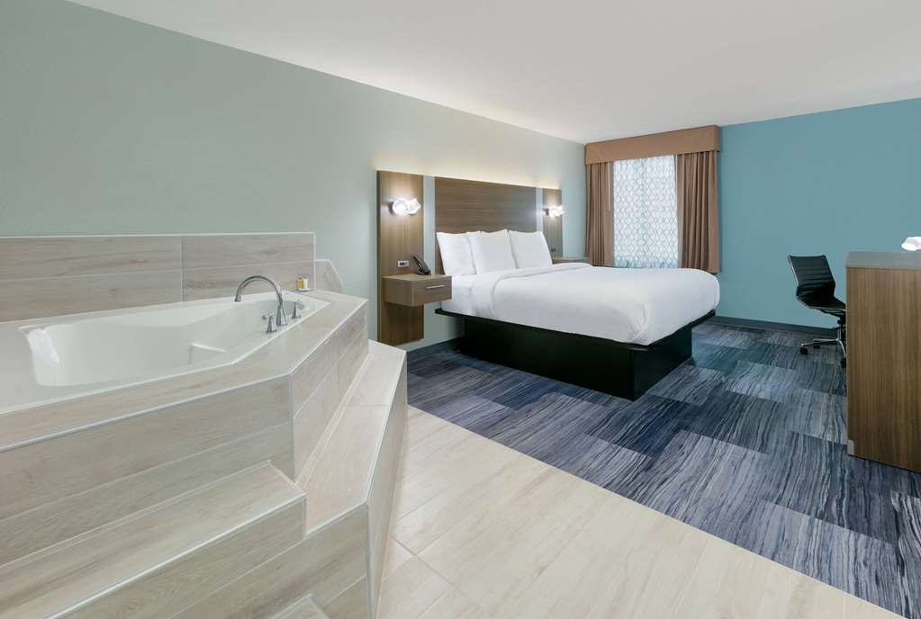 BAYMONT BY WYNDHAM EAST RIDGE-guestroom-Guest Room,Suite,On-Site.jpg