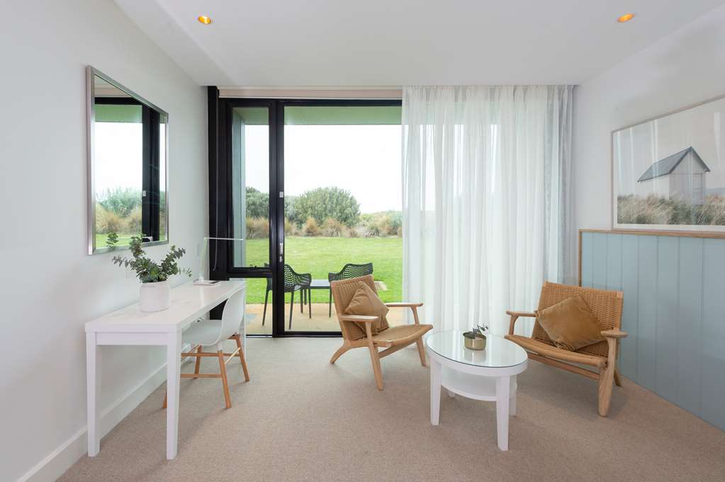 THE SANDS TORQUAY-guestroom-Guest Room,On-Site.jpg