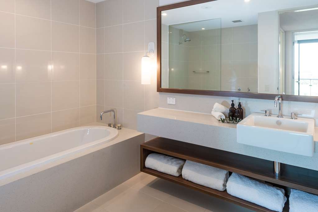 THE SANDS TORQUAY-guestroom-Guest Room,Bathroom,On-Site.jpg