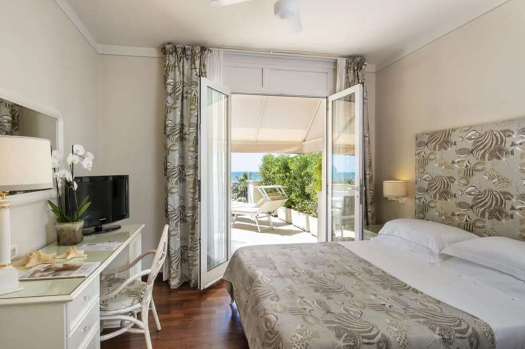 HOTEL IL NEGRESCO-guestroom-Guest Room,On-Site.jpg