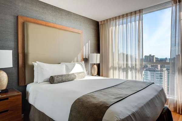  - Carmana Plaza Hotel Vancouver