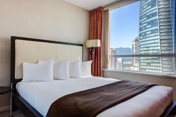  - Carmana Plaza Hotel Vancouver