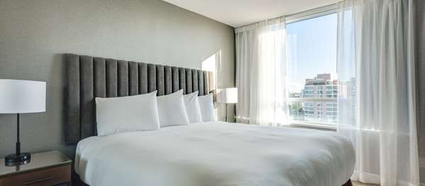  - Carmana Plaza Hotel Vancouver