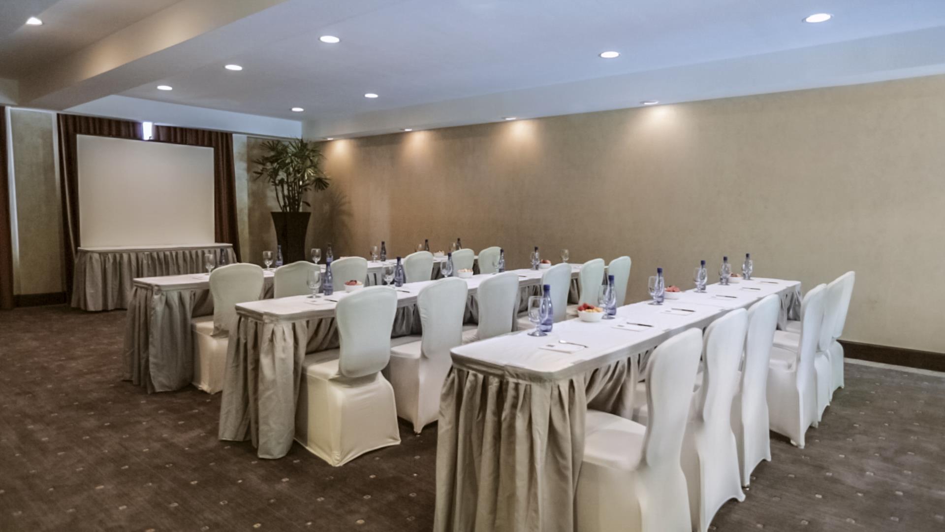 Meeting Room Classroom Style | Cupertino Hotel