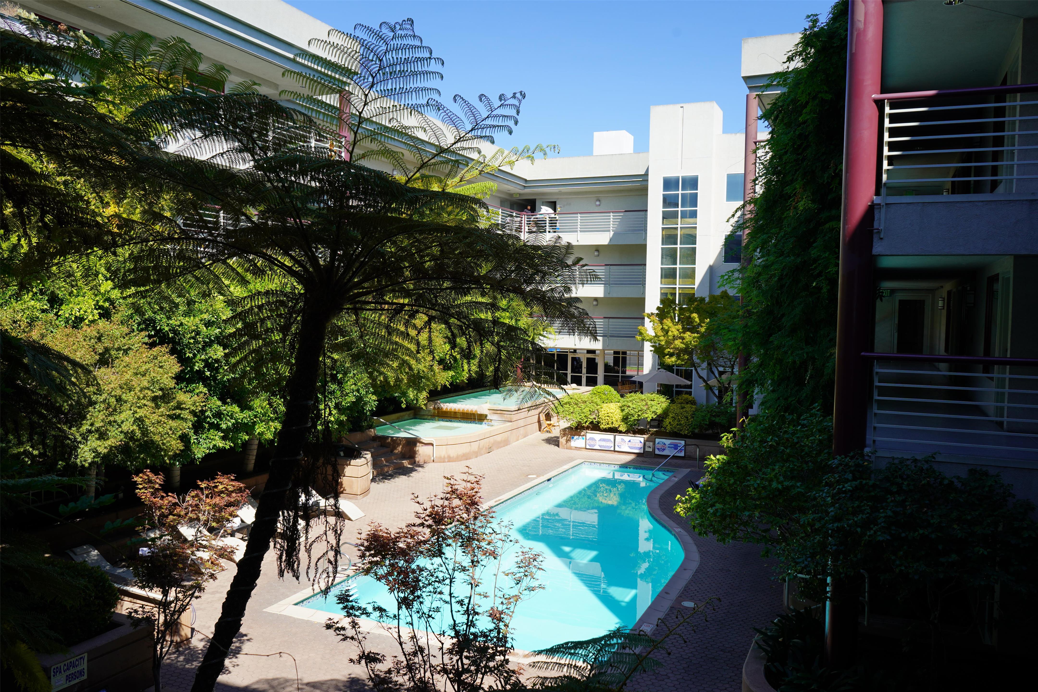 Outdoor Pool | Cupertino Hotel