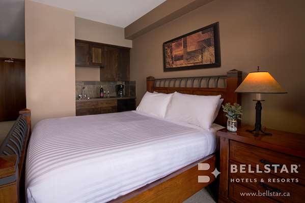  - Glacier Mountaineer Lodge Golden