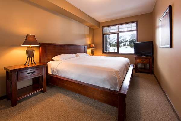  - Glacier Mountaineer Lodge Golden