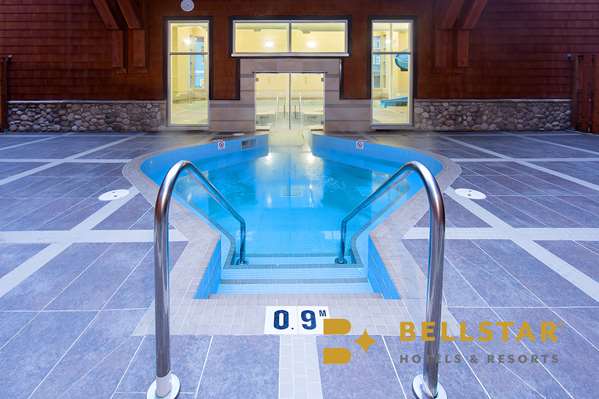 Pool - Grande Rockies Resort Canmore