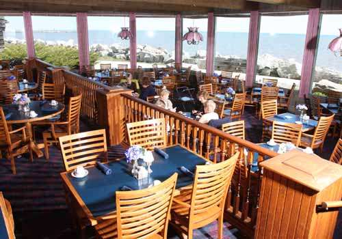 Restaurant | Lighthouse Inn - Two Rivers