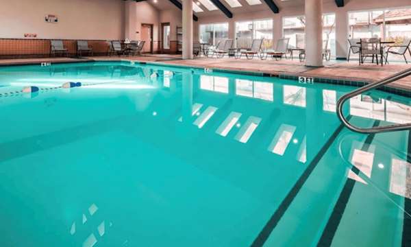 Pool - Orangewood Inn & Suites Kansas City - I-29, Exit 13