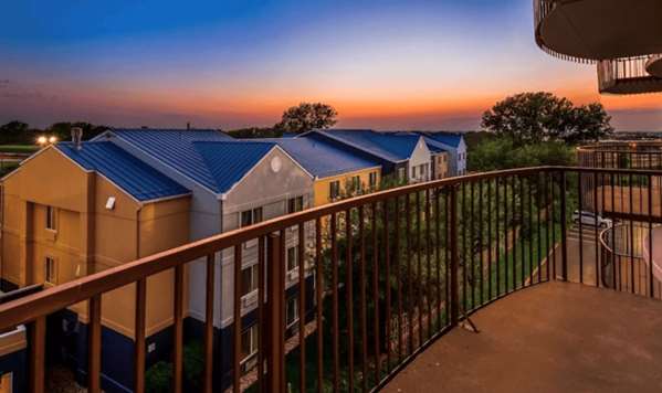 Suite - Orangewood Inn & Suites Kansas City - I-29, Exit 13