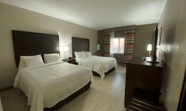 Suite - Orangewood Inn & Suites Kansas City - I-29, Exit 13