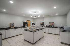 Amenities - Orangewood Inn & Suites Kansas City - I-29, Exit 13